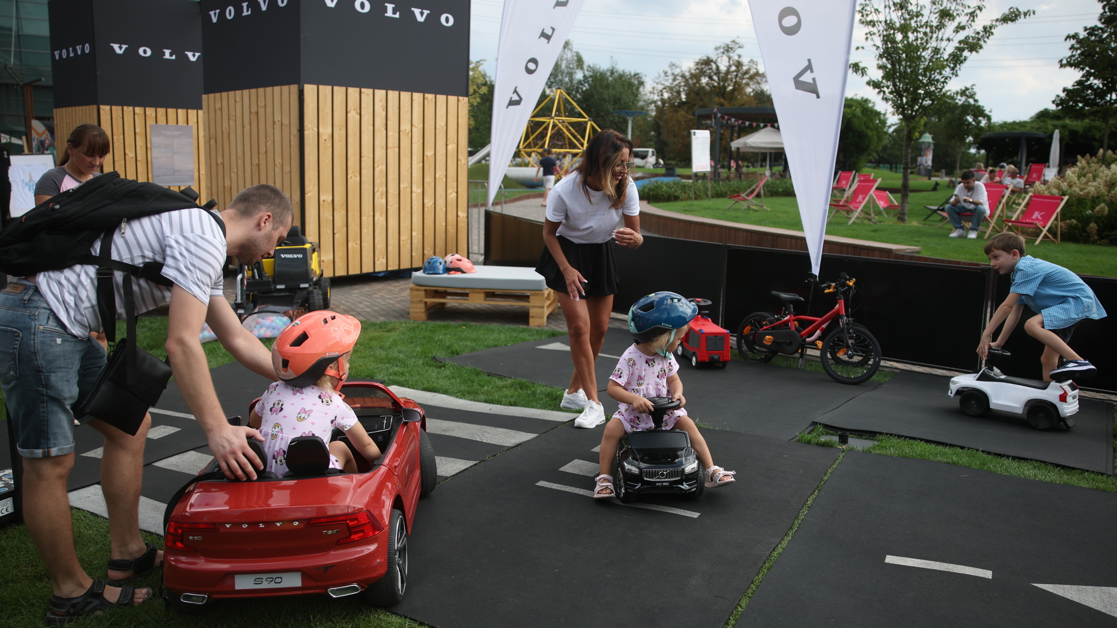 dzieci w miasteczku ruchu drogowego podczas Volvo for Safety, Kraków 2025
