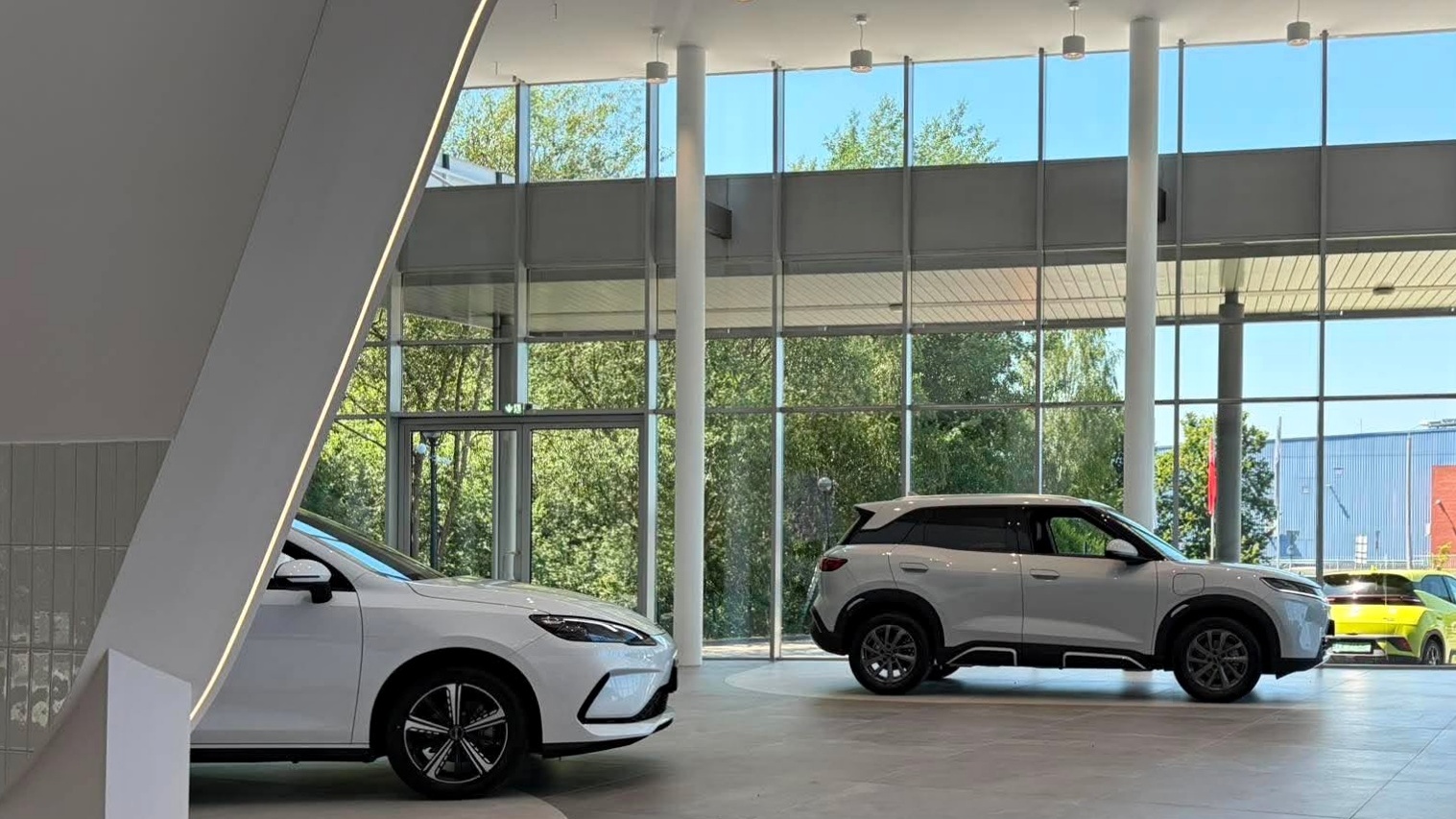 salony marki BYD na Śląsku, salon samochodowy BYD PGD Rybnik, widok wewnątrz
