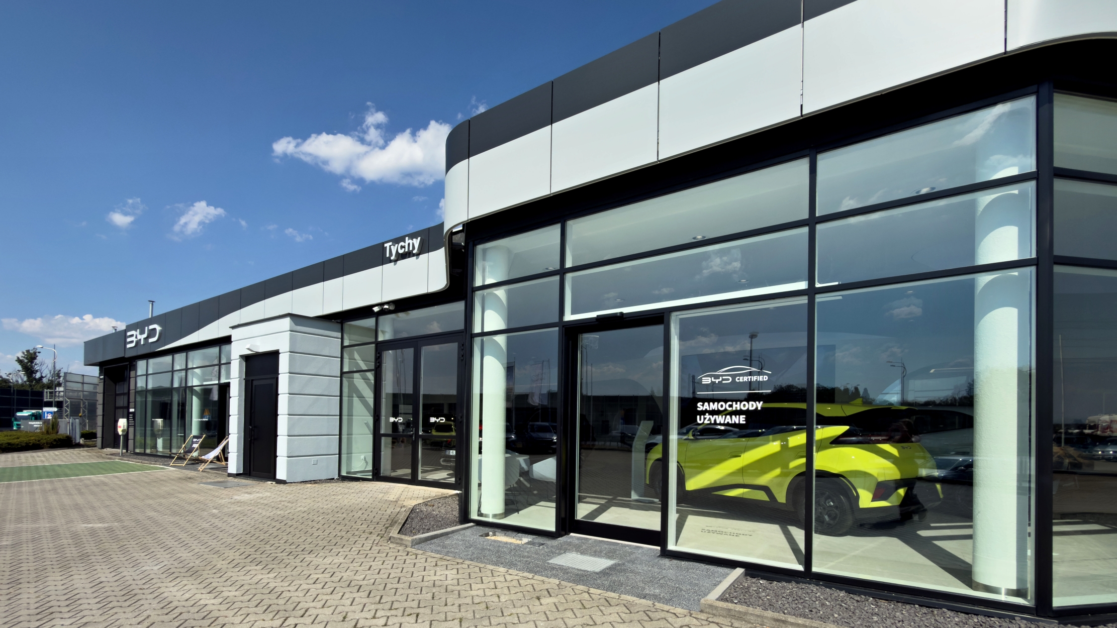 salon BYD na Śląsku - Tychy, widok z zewnątrz