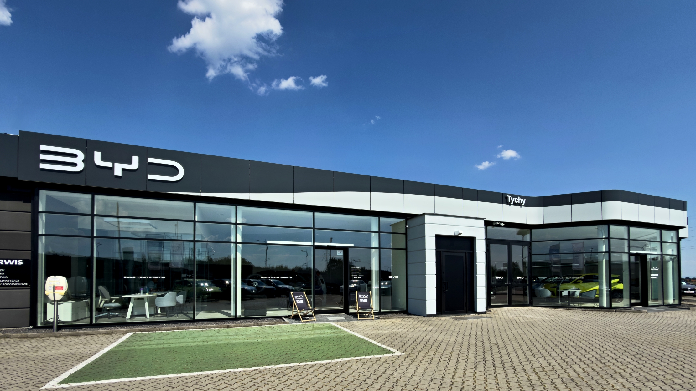 salon BYD na Śląsku - Tychy, widok z zewnątrz
